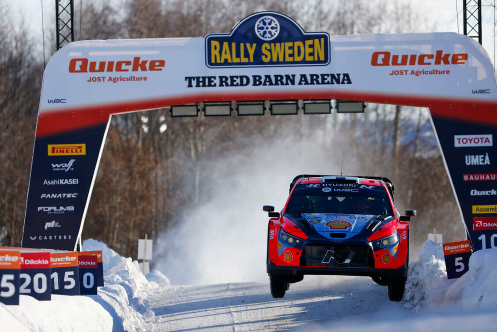 Photo 4 Hyundai Motorsport celebrated the teams second win of the 2024 WRC at Rally Sweden 1024x683 - El equipo de Hyundai Motorsport consigue su segunda victoria en el Rally de Suecia