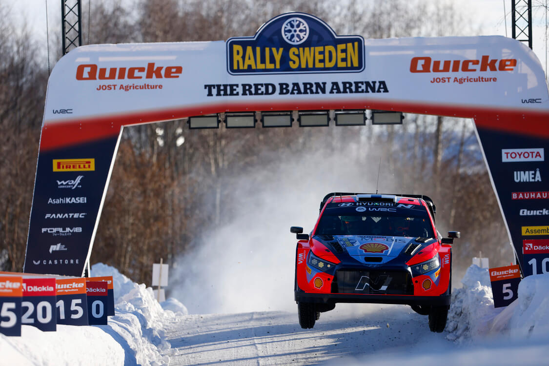 Photo 4 Hyundai Motorsport celebrated the teams second win of the 2024 WRC at Rally Sweden - El equipo de Hyundai Motorsport consigue su segunda victoria en el Rally de Suecia